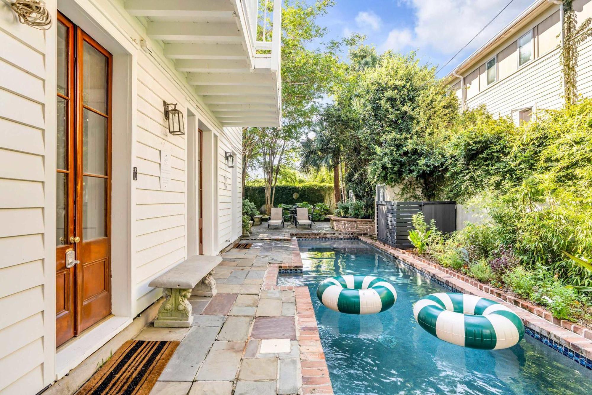 Serene Cottage With Beautiful Garden And Heated Pool Чарльстон Экстерьер фото