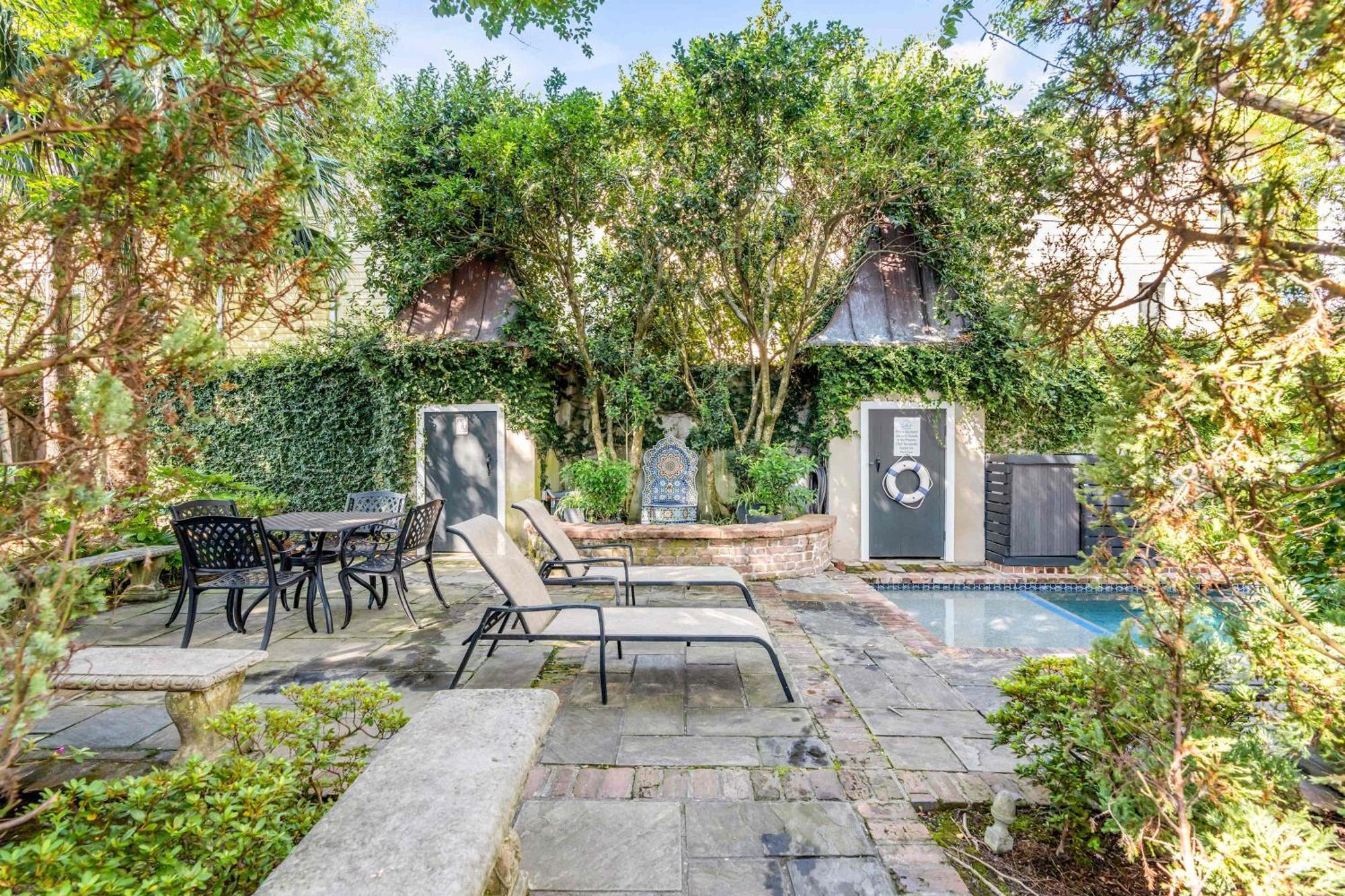 Serene Cottage With Beautiful Garden And Heated Pool Чарльстон Экстерьер фото